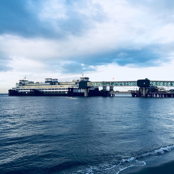 Meet your Posher - Picture 3 of 5